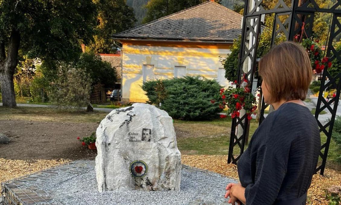 Hlas ľudu: Aj Mariška Kolíková oslavovala sama. Kam ju pritiahli korene?