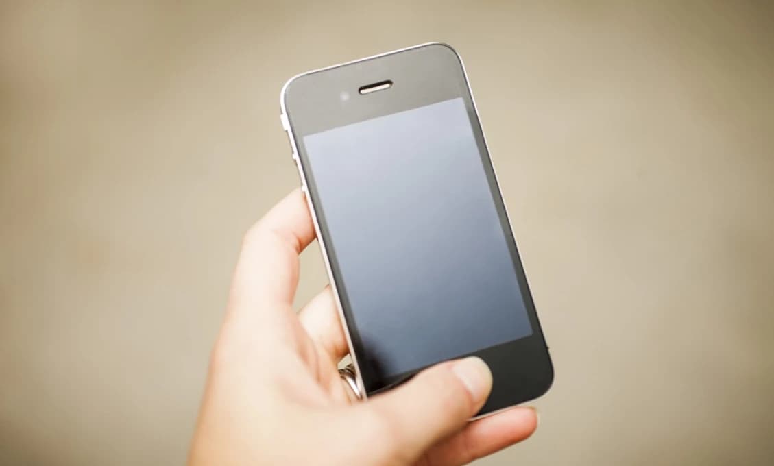 PRIESKUM! SLOVÁCI SA VYJADRILI K POUŽÍVANIU MOBILNÝCH TELEFÓNOV NA ŠKOLÁCH