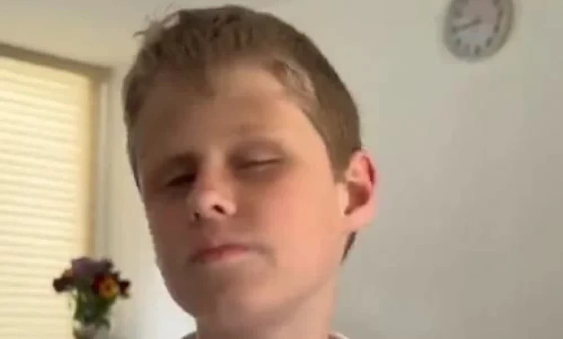 Slepý „Chlapec Vanga“ varuje svet pred SEPTEMBROM