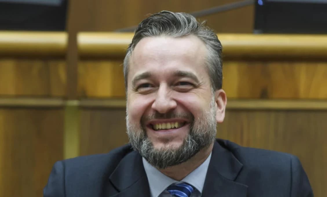 Europoslanec sa lúči s Michalom Šimečkom! BYE-BYE, MR. ŠIMEČKA