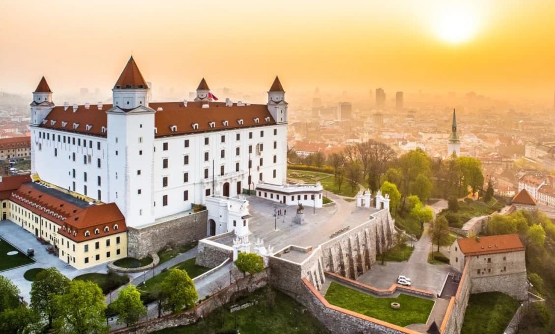 Na Bratislavskom hrade môže verejnosť v sobotu bližšie spoznať prácu colníkov