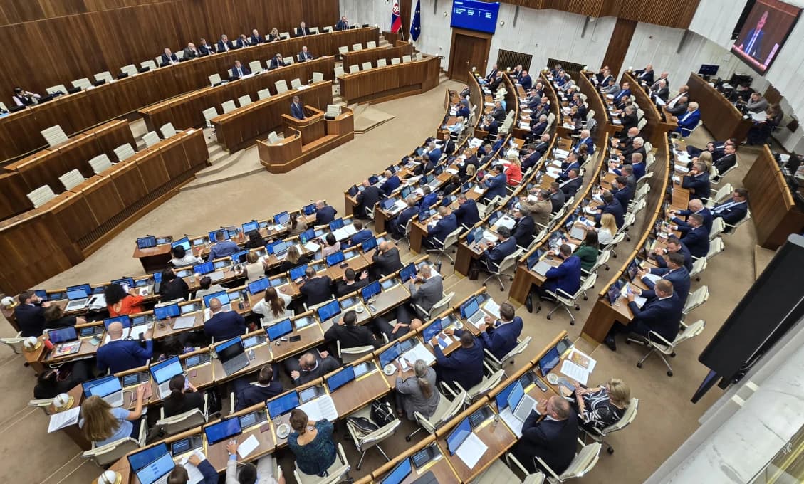 Parlament čaká diskusia o školstve. Rozkýve sa stabilita koalície?