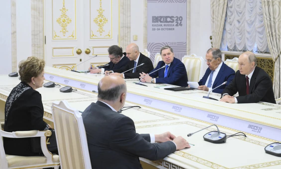 Summitom BRICS v Kazani Putin vracia úder Západu