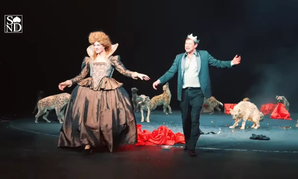 Muž v šatách Lady Macbeth pobúril Belousovovú