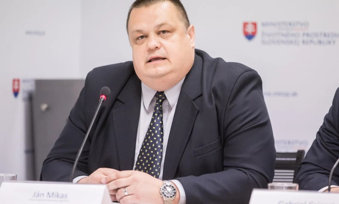 Bývalý hlavný hygienik čelí trestnému oznámeniu za vydieranie občanov počas pandémie