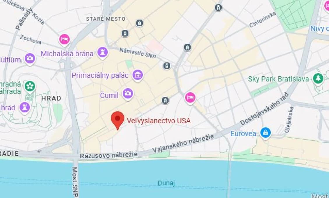Prečo americká ambasáda podporuje šírenie konšpirácií?