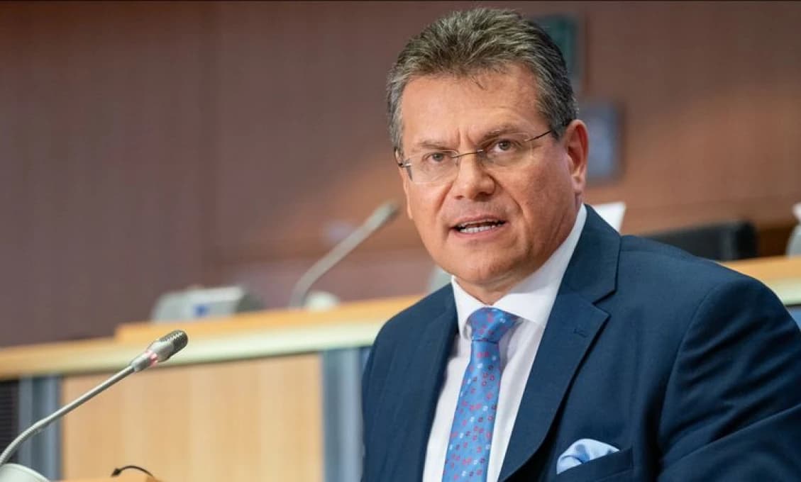 Politici gratulujú Šefčovičovi: Zvládol ďalšie "grilovanie" na post eurokomisára