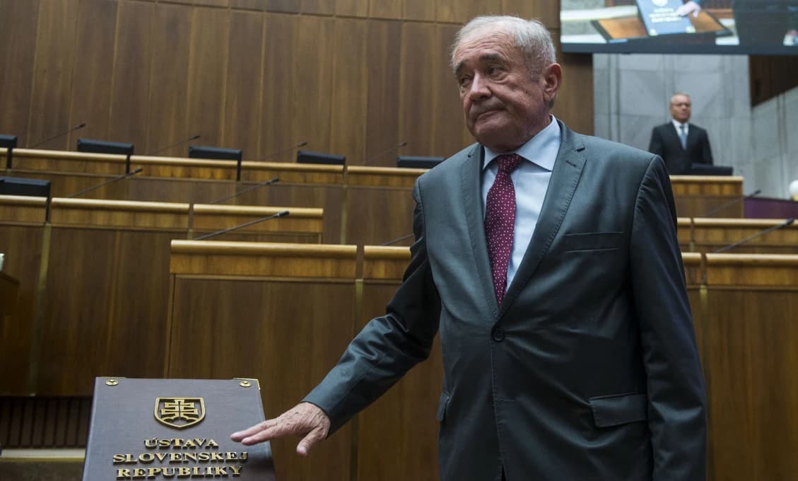 Dankov poslanecký klub je ako oblečená, no predsa nahá nevesta