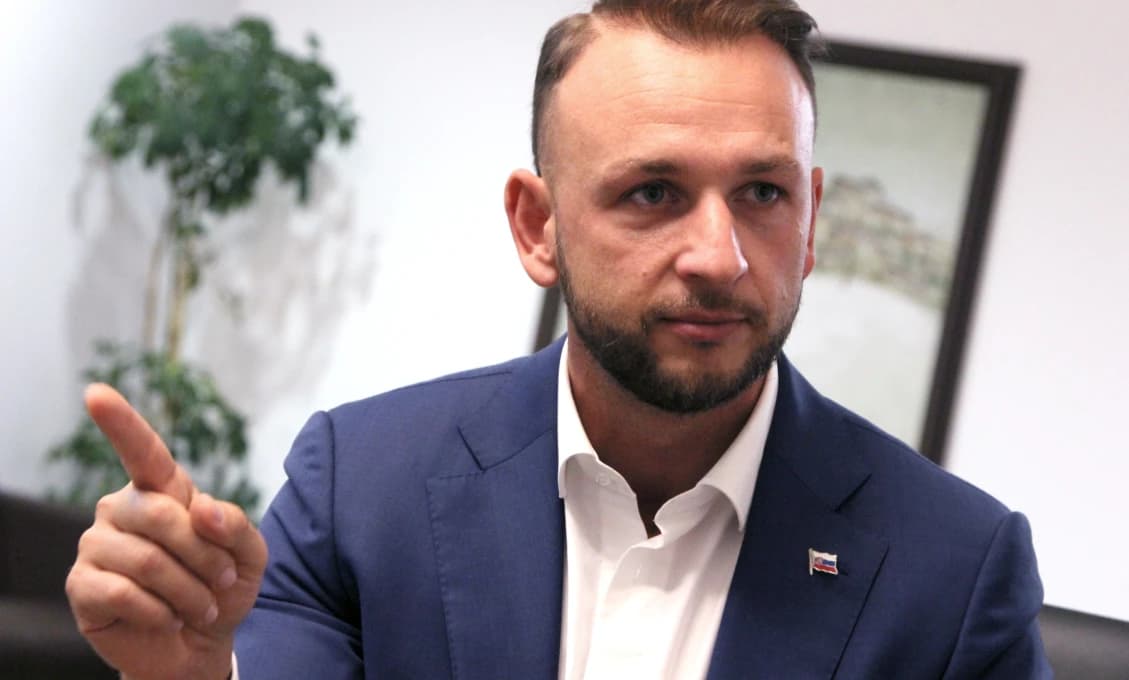 Liberáli žiadali NATO o zásah PROTI vláde