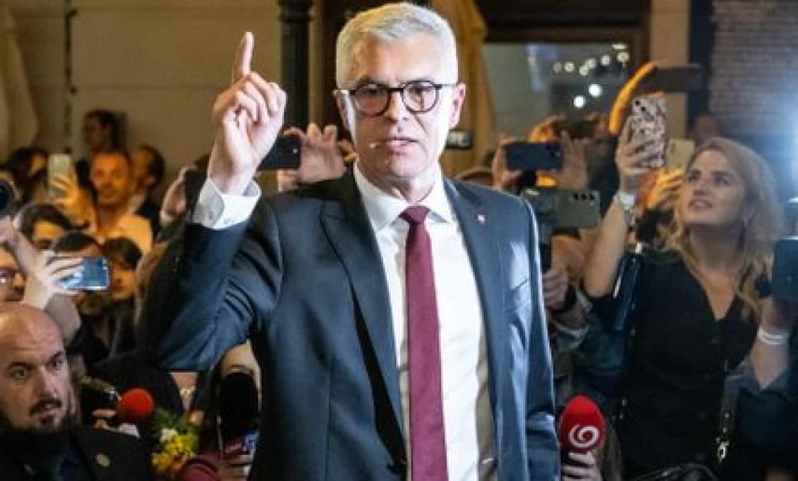 Umiernený konzervatívec v PS našiel spôsob, ako jesť vegánske halušky s bravčovou masťou! (FIKCIA HD)