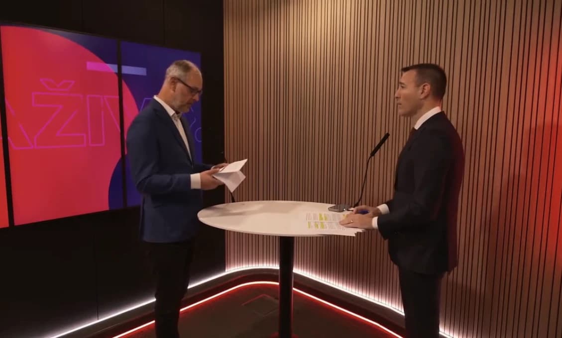 Drucker o chaose v koalícii, kamerách v školách a platoch učiteľov