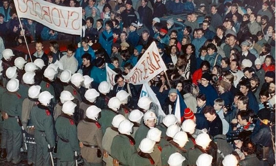 17. november si zobrala opozícia, ktorá ho použije ako "svoj"
