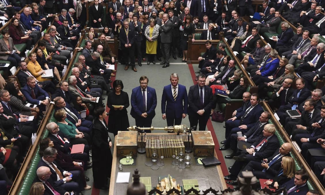 Britskí poslanci sa vyslovili v prospech návrhu zákona o asistovanej samovražde