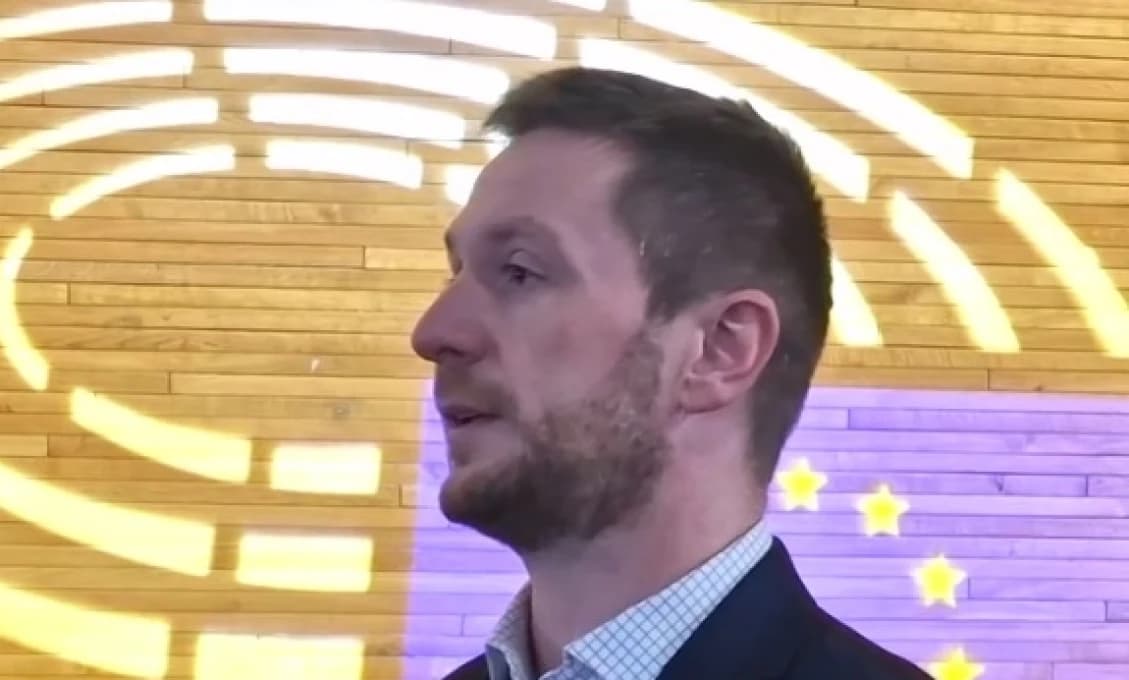Buď máš "správne" progresívne názory, alebo si zahraničný agent? To snáď v školách nechceme! (VIDEO)