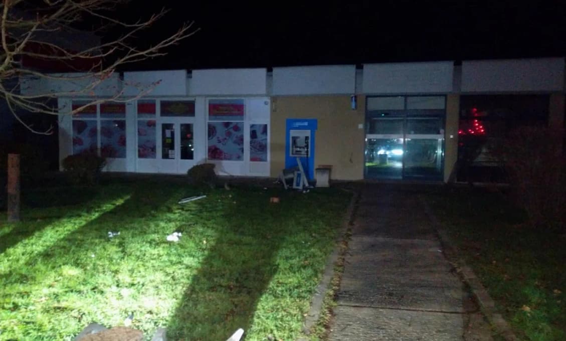 Zničili bankomat, odišli "s dlhým nosom"