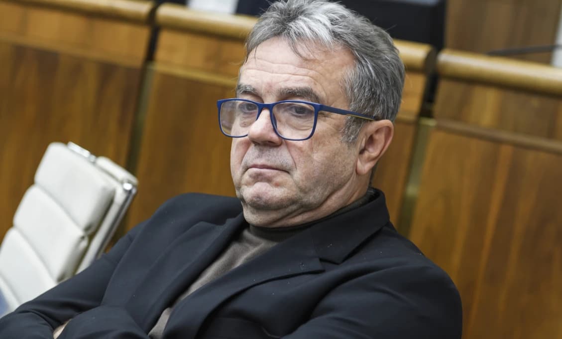 FOTO! Odpadnete! Takto vyzeral písomný procedurálny návrh poslanca Pročka