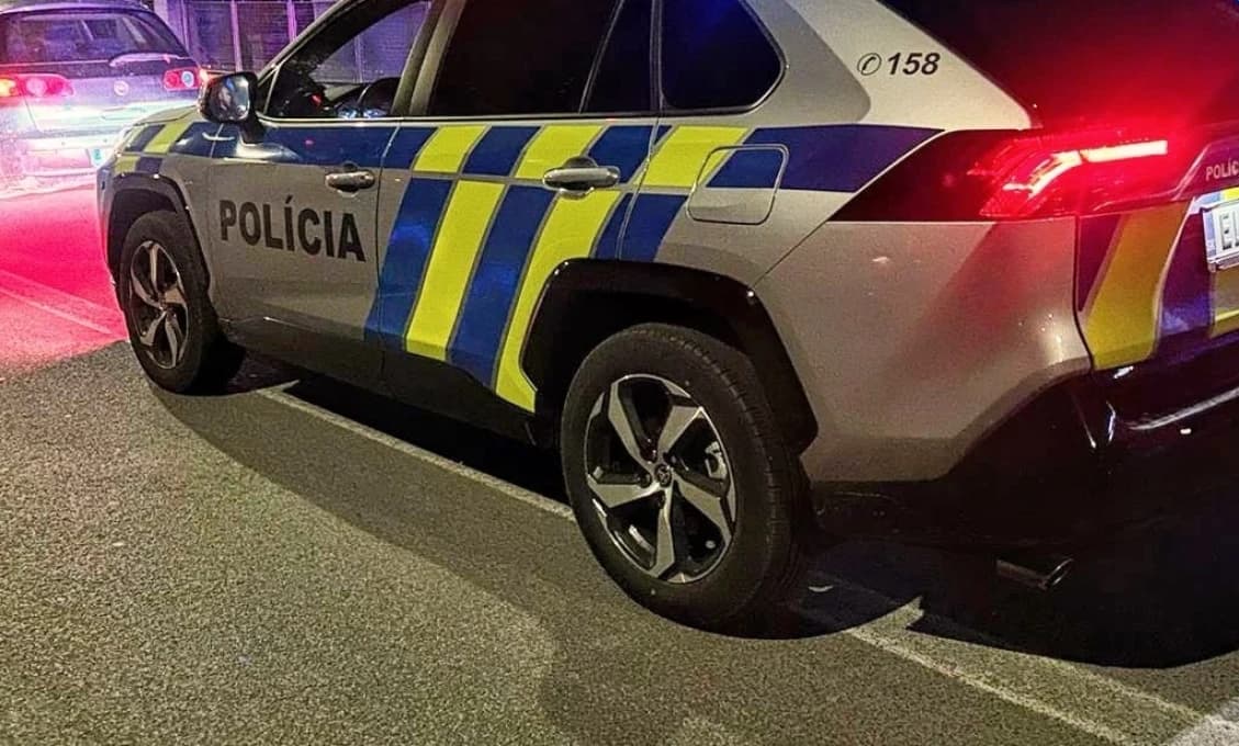 ŠOKUJÚCI PRÍPAD POLICAJTA: Mimo služby vytiahol ZBRAŇ a vyhrážal sa za NEZAPLATENÚ FAKTÚRU!