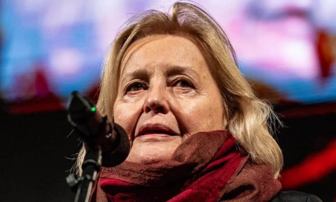 Hlas ľudu: Stará a sprostá. Žeby aj dementná? Magda Vašáryová ziape a pochoduje