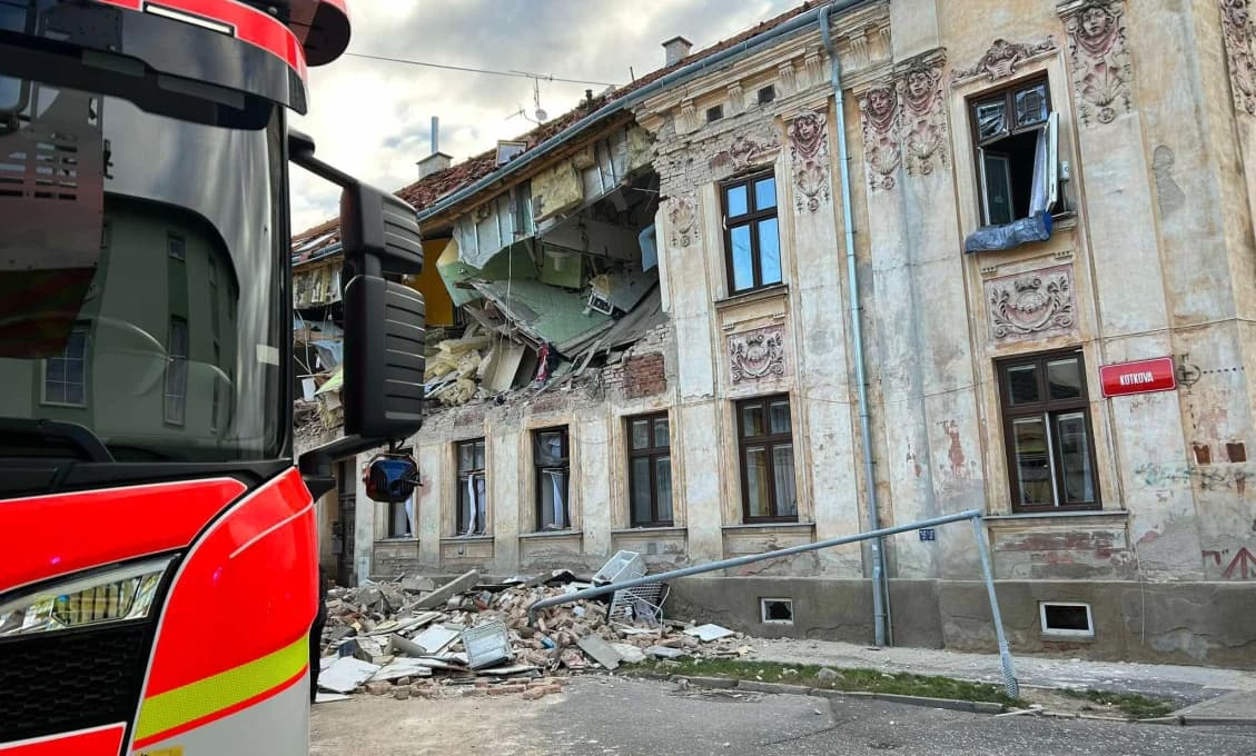 Juhomoravské mesto sa spamätáva z výbuchu bytového domu (VIDEO)