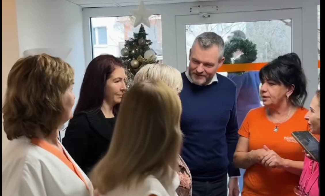 Na Štedrý deň prezident Pellegrini navštívil choré deti a seniorov