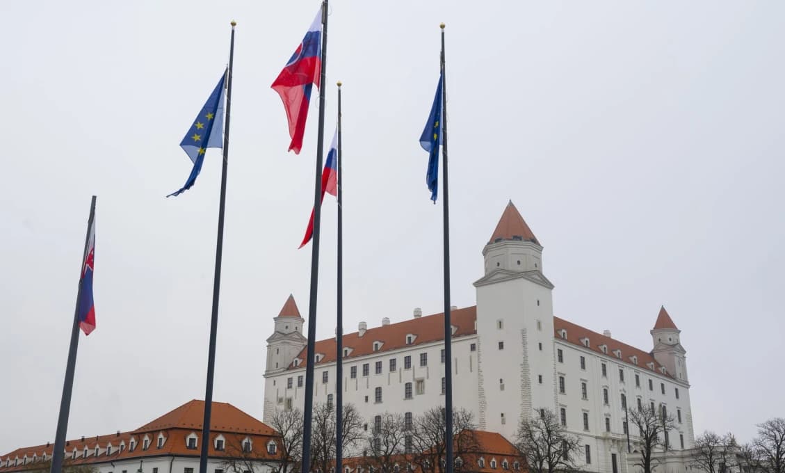 Hlas ľudu: „Vizita dvoch svetových mierotvorcov“ Busha a Putina v Bratislave a dnešok
