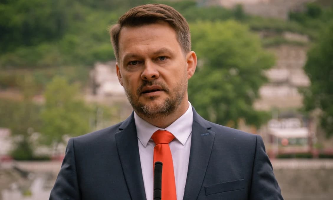 Mediálna šou plná naivity?