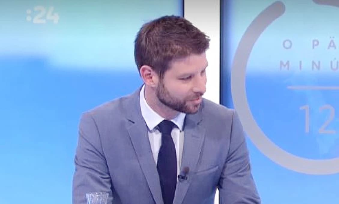 Sú len dva dôvody prečo Šimečka zavádza - hlúposť a nevedomosť