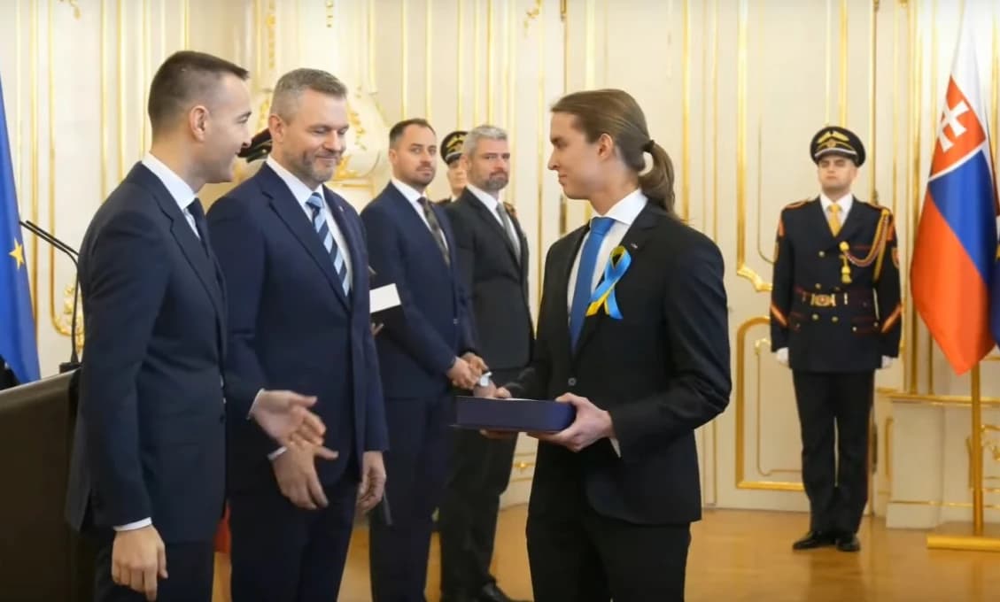 Otázky, ktoré nastali a súvislosti, ktoré sa objavili potom, ako študent nepodal ruku prezidentovi