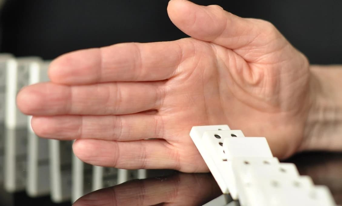 Liberálny globalizmus sa zrúti ako domino