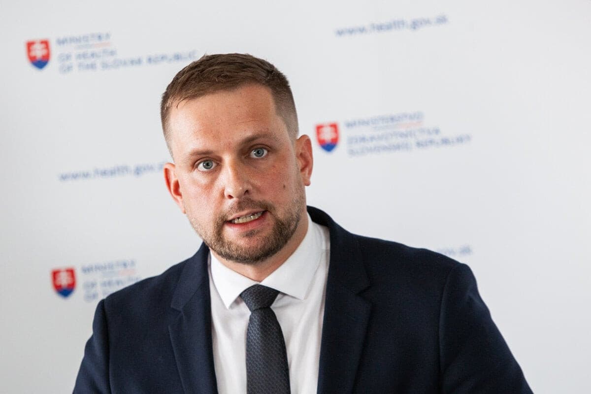 Minister Šaško naložil "odborníkovi" z PS: Pán Dvořák, nikto vás nepozná, ale Vy ste lietadlo!