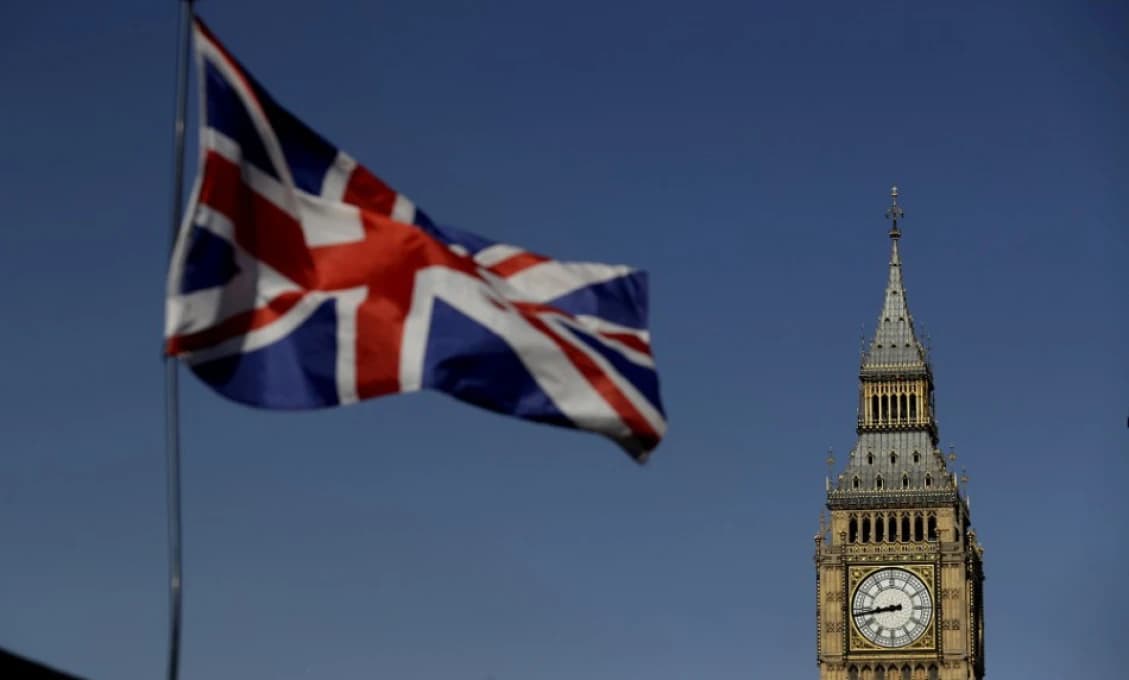 Britská armáda čelí svojej najhoršej nočnej more. Čína posiela pozdravy