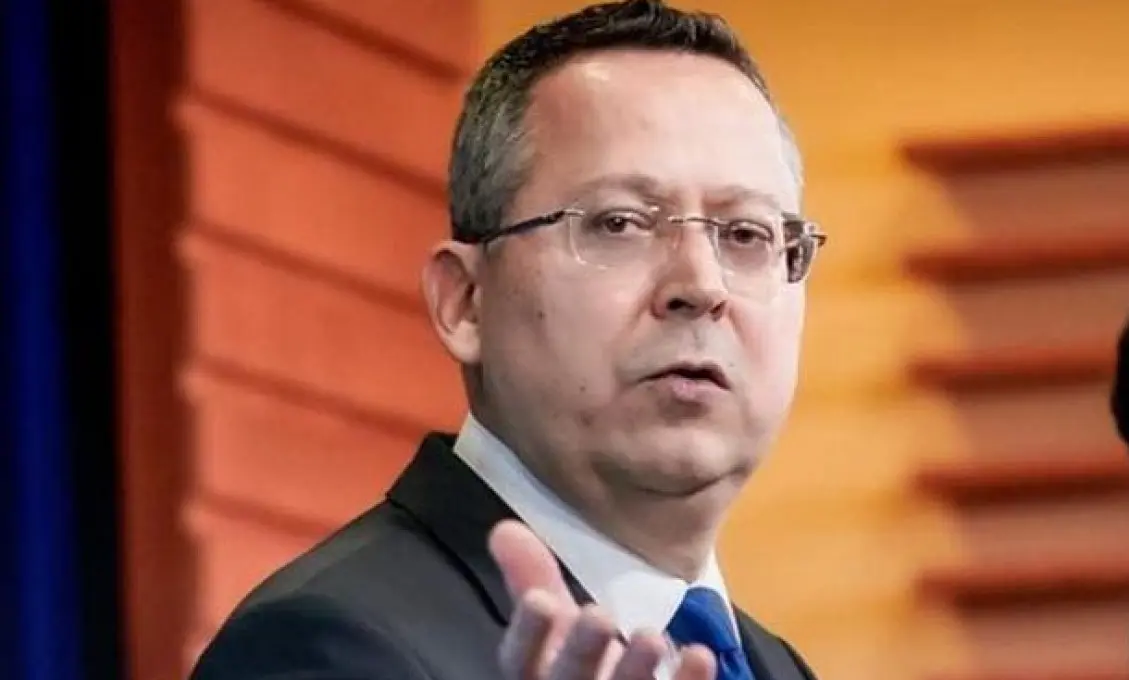 Kamenický medzi Bruselom, voličmi a predvolebne rozpadnutou koalíciou