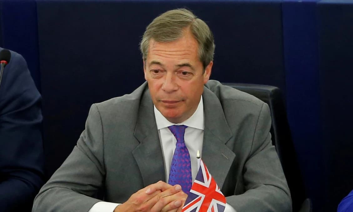 Farage triumfuje: Po škandále obhájil mandát drvivým víťazstvom