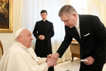 V piatok (14.02.2025) ráno prijal pápež František vo Vatikáne predsedu vlády Slovenskej republiky Roberta Fica.