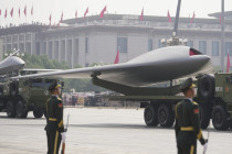 Na snímke čínsky bojový dron GJ-11 počas vojenskej prehliadky pri príležitosti 80. výročia skončenia druhej svetovej vojny v Pekingu v stredu 3. septembra 2025