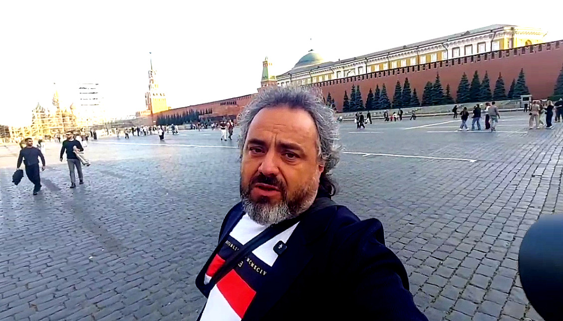 Robert Merva v Moskve, na Červenom námestí hovorí o novom svetovom poriadku