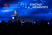 Na snímke premiér SR Robert Fico (Smer-SD) počas podujatia "Stačilo nenávisti", ktoré organizuje politická strana SMER  - slovenská sociálna demokracia pri príležitosti jedného roku od atentátu na predsedu vlády SR Róberta Fica vo štvrtok 15. mája 2025 v Handlovej.