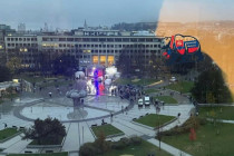 Námestie slobody hodinu pred ...