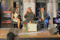 Pavel Kapusta s autormi knihy Dankou Križanovou a Jozefom Hambálkom