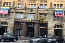 Tieto vlajky podporujúce LGBTI+ komunitu vyvesené na budove ministerstva kultúry pobúrili nielen Annu Belousovovú, ale aj množstvo Slovákov.