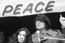 Mier - to bolo to, na čo Lennon neustále aj svojou tvorbou poukazoval