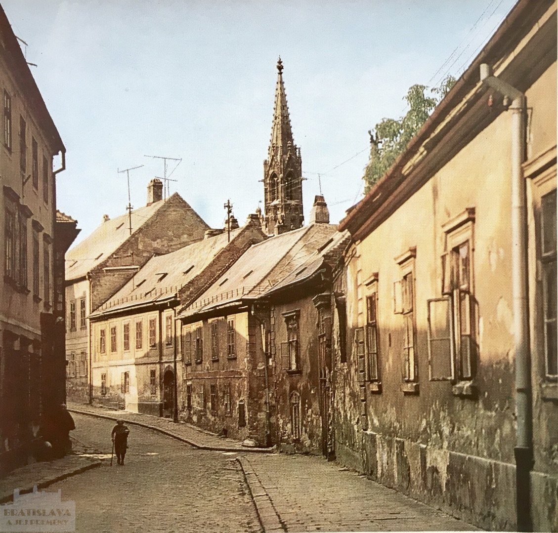 Kapitulská ulica - jedna z najstarších ulíc Bratislavy