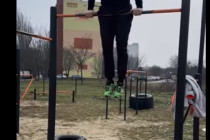 Policajný prezident na hrazde pred nedávnom dokazoval, že je zdravotne v poriadku