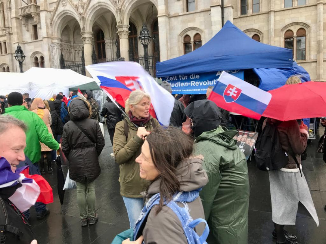 Medzi účastníkmi sa nestratili ani slovenské vlajky