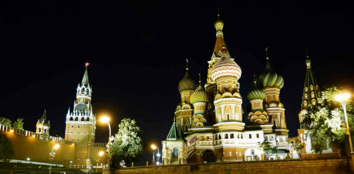 Kremeľ - v r. 2024 Baba Vanga predpovedá, že atentát na Putina, ktorý spácha niekto z jeho okolia, prinesie množstvo problémov.